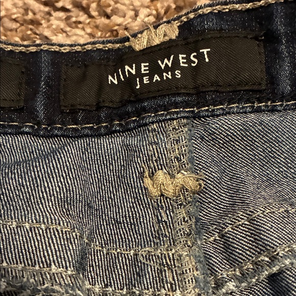 Nine West Wide Legged Embroidered Women's Jean- Size 14/32 - Picture 3 of 13